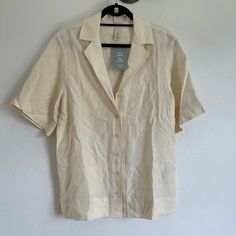 H&M Blouse. Perfect For Spring And Summer Summer Neutral Workwear Shirt, Summer Workwear Neutral Shirt, Beige Linen Collared Tops, Classic Beige Linen Blouse, Cream Short Sleeve Blouse For Summer, Spring Neutral Collared Shirt, Spring Neutral Shirt For Daywear, Neutral Collared Shirt For Spring, Neutral Shirt For Spring Daywear