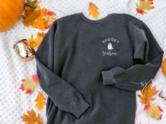 Fall Shirts Vinyl, Fall Crewneck Sweatshirt, Custom Crewneck Sweatshirts, Embroidered Photo, Tshirt Custom, Comfort Colors Tshirt, Chic Summer Outfits, Womens Sweatshirts