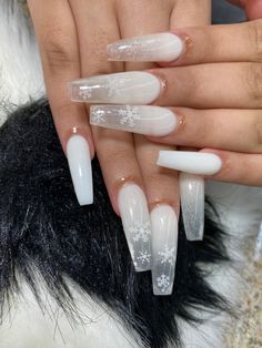 Clear White Christmas Nails, Icy Snowflake Nails, White Xmas Nails Acrylic, Snow Nails Winter White, Snow Acrylic Nails, Clear Snowflake Nails, White Winter Acrylic Nails, Long Nails Brown, Brown Nails Short