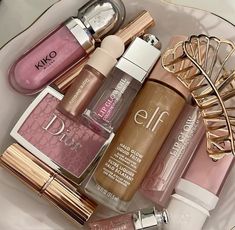 Elf Halo Glow, Glow Filter, Filter Makeup, Halo Glow, Makeup Bag Essentials, Fancy Makeup, Luxury Makeup, Makeup Items, Lip Glow