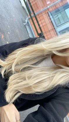 Creamy Blonde Hair, Scandinavian Hair, Hair Styles For Long Hair, Blonde Layered Hair, Styles For Long Hair