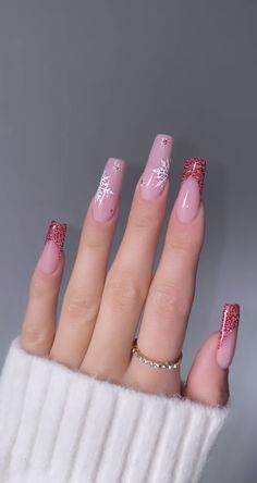 Coffin Xmas Nails, Cold Nails, Nails With Glitter, Classy Christmas Nails Coffin, Nails December, Christmas Nails Gold, Purple Christmas Nail Designs, Christmas Nails Acrylic Simple, Winter Acrylics