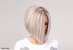 40 Modern Inverted Bob Haircuts Women Are Getting Now Short Inverted Bob Haircuts, Hairstyles Weave, Inverted Bob Short, Hairstyles Formal, Straight Bob Haircut, Kort Bob, Inverted Bob Haircuts, Line Bob Haircut, Angled Bob Haircuts