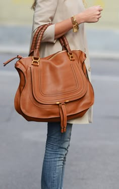 Beautiful bag! Love the shape and length of the strap Mode Tips, Lv Bags, Lv Handbags, Chloe Marcie, Chloe Bag, Hippie Outfits