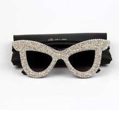 Introducing our Rhinestone Frame Cat eye Oversized Sunglasses, the epitome of elegance and luxury. Handmade with exquisite attention to detail, these sunglasses feature a stunning diamond frame that adds a touch of glamour to any ensemble. The oversized cat eye shape offers a bold and sophisticated look, making them the perfect accessory for any fashion-forward woman. With UV protection and a comfortable fit, these shades are not only stylish but also practical for everyday wear. Elevate your st Novelty Sunglasses, Retro Eyewear, Steampunk Goggles, Cat Eye Sunglasses Women, Shades For Women, Eye Frames, Retro Mode, Shades Sunglasses, Eye Design