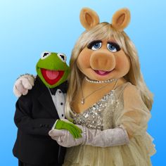 the muppet and miss piggy are dressed in formal attire