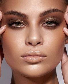 Beauty Fotografie, Bronze Makeup Look, Golden Makeup, Bronze Eye Makeup, Make Up Gold, Gold Smokey Eye, Mekap Mata, Danessa Myricks, Gold Eye Makeup