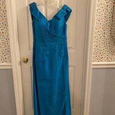 Beautiful Evening Gown. Perfect “Mother Of The Bride” Dress. Can Be Worn Off The Shoulders. No Slits In Skirt. Has 6 Silver And Rhinestone Buttons On Left Side. Beautiful Evening Gowns, Size 12 Dress, Mother Of The Bride Dresses, Size 12, Mother Of The Bride, Off The Shoulder, Evening Gowns, Evening Dresses, Womens Dresses