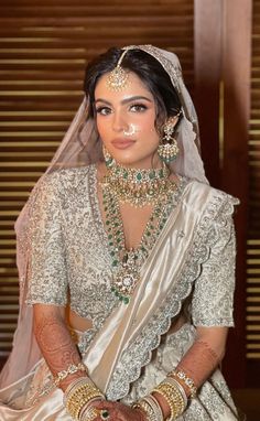 Indian Bridal Makeup Natural Brides, Indian Bridal Makeup Wedding, Reception Makeup Indian Bride, Natural Bridal Makeup Indian, Indian Wedding Hair, Reception Makeup, Latest Bridal Makeup, Indian Makeup Looks, Eid Fashion