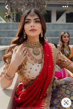 Luxury Outfit Ideas, Accessories Tips, Silver Articles, Saree Hairstyles, Emerald Set, Traditional Indian Dress