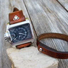 "Right-hand watch and celtic style bracelet set. Made from top quality vegetable tanned leather. Hand dyed (British Tan color) band with TierraCast Rivetable Celtic Knot. Adjustable approx between 17 and 20 cm (6,7 - 7,8 inches) Case Diameter Approx (cm): 5 x 4,3 Case Thickness Approx (cm): 1,4 Movement: Quartz The bracelet is not included in your order!! Please visit to my another shop: https://www.etsy.com/shop/JeansBelt?ref=hdr_shop_menu FEDEX to USA and Australia! If you need a faster shippi Mens Watches Leather, Celtic Style, Hand Wrist, Cuff Watch, Hand Watch, Color Bands, Leather Cuffs, Wristwatch Men, Celtic Knot