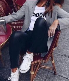 diquinhas fashion: tênis branco no inverno, pode? – RG PRÓPRIO by Lu K! Casual Outfits For Girls, Smart Casual Dress Code, Dress Code Casual, Casual Chic Outfits, Smart Casual Dress, Ideas Clothes, Mode Casual, Trik Fotografi