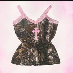 gothic emo grunge realtree camo pink lace cami top with cross patch ! handmade with so much love! i make every size so feel free to purchase in your letter size or message me for custome measurements! Pink And Camo Outfit, Camo Coquette, Americas Sweetheart, Punk Coquette, Casual Punk, Hip Hop Print, Vintage Hip Hop, Pink Coquette, Punk Emo