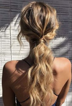 Curled Ponytail Hairstyles, Formal Ponytail, Low Ponytail Hairstyles, Pony Hairstyles, Ponytail Hairstyles Easy, Easy Hairstyles For Medium Hair, Graduation Hairstyles, A Ponytail