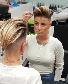 Bald fade undercut Lesbian Haircut, Haircuts 2022, Pompadour Haircut, Undercut Pompadour, Short Hair Undercut, Undercut Hairstyles, Short Hair Styles Pixie