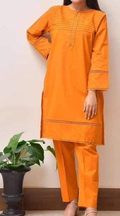 Plain Dresses Pakistani, Style Outfits Summer, Plain Dresses, Summer Vibes Aesthetic, Aesthetic Summer Outfits, Simple Dress Casual, Simple Frock Design, Designer Aesthetic, Lehenga Designs Simple