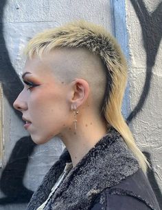 Dread Mullet, Really Short Haircuts, Creative Haircuts, Punk Rock Hair, Short Punk Hair, Flat Top Haircut, Shaved Side Hairstyles, Haircut Inspiration, Punk Hair