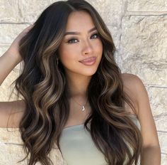 Rambut Brunette, Black Hair Balayage, Brown Hair Looks, Brown Hair Inspo, Brunette Hair With Highlights, Black Hair With Highlights, Dark Hair With Highlights, Brunette Balayage Hair, Brown Hair Balayage