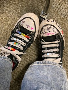 Doodle Shoes, Diy Converse, Sharpie Shoes, Alt Shoes, Cool Converse, Converse Aesthetic, Custom Sneakers Diy