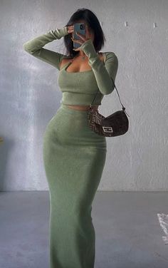 Mother Feminine Archetype Outfits, Modest Baddie Outfits Summer, Modest Club Outfits, Two Piece Maxi Skirt Set, 2024 Wardrobe, Estilo Kylie Jenner, Baddie Vibes, Maxi Skirt Set, Cute Modest Outfits