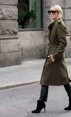 Photo (via Bloglovin.com ) Nordic Fashion, Inspirational Pics, Chic Minimalist Style, Fashion Week Inspiration, Army Green Coat, Classic Chic Style, Cozy Coats, Military Coat, Nice Style