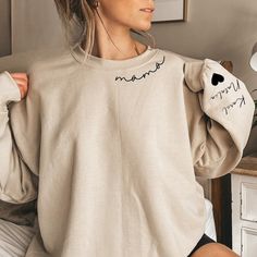 Custom Mama Sweatshirt With Kids Names Sleeve V Neck Shirts, Mama Shirts, Mama Sweatshirt, Mom Sweatshirt, Cozy Fits, Cozy Sweatshirts, Christmas Gifts For Mom, Embroidered Sweatshirts, Look Plus