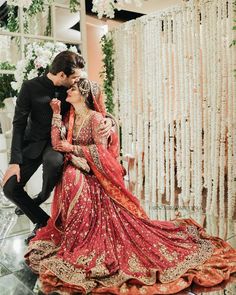 Pakistani Engagement Hairstyles, Bride Groom Photoshoot, Minal Khan, Bride Photos Poses, Bridal Photography Poses, Bride Photography Poses, Latest Bridal Dresses, Wedding Photoshoot Poses, Bridal Dresses Pakistan