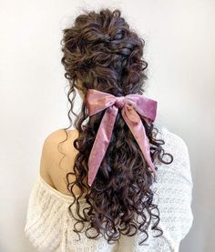 The last thing you want to worry about on your wedding day is your curls going awry. Check out these wedding hairstyles for curly hair & tips to ensure a perfect hair day. Curly Wedding Hair, Hairdos For Curly Hair, Curly Hair Inspiration, Curly Hair Tips, Volleyball Hairstyles, Long Curly Hair, 인물 사진, Long Curly, Aesthetic Hair