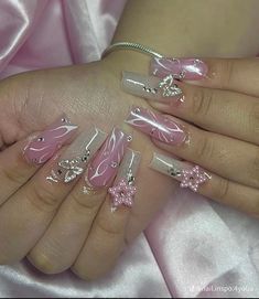 Y2k Nails Aesthetic, Nails With Accessories, Euphoria Nails Ideas, Kali Uchis Nail Ideas, Pink Glam Nails, Acrylic Nails Autumn, Pink Birthday Nails, Nail Art Y2k, 3d Gel Nails