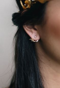 #GWSXMejuri loooove Mejuri Jewelry, Earring Simple, Ear Jacket Earring, Bohemian Bridal, Earring Jackets, Ear Jacket, French Wedding, Jewellery Gold