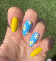 Blue Nails With Yellow Flowers, Bright Blue Nail Ideas, Blue And Yellow Flower Nails, Blue Sunflower Nails, Yellow Almond Nails Design, Bluey Nail Ideas, Blue And Yellow Nails Designs, Blue And Yellow Nail Designs, Yellow Daisy Nails