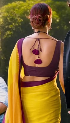 Nayantara Blouse Stitching Ideas, Modern Saree Look, Saree Blouse Back Neck Designs, Sleeves Blouse Designs, Simple Saree Blouse, Saree Blouse Back, Full Sleeves Blouse Designs, Hindi Poems For Kids, Full Sleeves Blouse