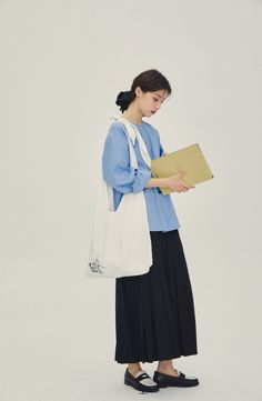 Minimal Japanese Fashion, Soft Japanese Aesthetic Outfits, Japanese Mom Outfit, Japanese Fashion 2023, Japanese Fashion Minimalist, Japan Style Fashion, Fashion Outfits Simple, Japan Fashion Casual, Uniqlo Women Outfit