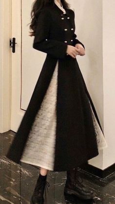 Fashion Outfits Fancy, Aesthetic Korean Fashion, Pakaian Hipster, Fashion Outfit Ideas, Aesthetic Korean, Old Fashion Dresses, Unique Features, Modest Fashion Outfits, Fancy Outfits