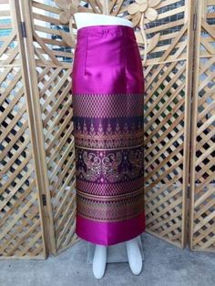 LAOS/THAI SILK SARONG SKIRT WAIST ONE SIZE WRAP AROUND/LENGTH 34/35" Traditional Fitted Maxi Skirt With Lining, Traditional Pink Skirt For Festival, Traditional Fitted Long Wrap Skirt, Fitted Traditional Long Wrap Skirt, Traditional Silk Skirt With Traditional Drape, Traditional Fitted Skirt With Traditional Drape, Fitted Traditional Skirt With Drape, Fitted Traditional Drape Skirt, Traditional Long Silk Skirt