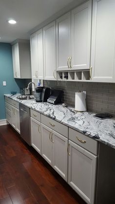 Viscont White Granite Kitchen, Yorktowne Cabinets, Cabinets Knobs, Quartzite Kitchen, Small House Remodel, Moms Kitchen, Oregon House, Countertop Ideas