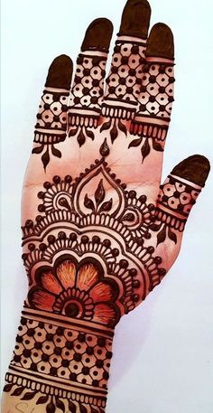 a henna design on someone's hand