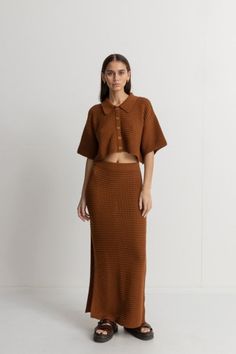 Elevate your summer wardrobe with the Evermore Knit Midi Skirt in Caramel. Crafted from a luxurious poly cotton viscose blend, this skirt features an open weave design that exudes effortless style and elegance. The figure-hugging silhouette and midi length create a flattering fit and the comfortable stretchy waistband make it easy wearing. Style #: 0124W-SK02 Rhythm runs true to size. Stationery Brands, Cotton Midi Skirt, Knit Midi Skirt, Casual Accessories, Open Weave, Cotton Viscose, Knit Midi, Knit Shorts, Dress With Cardigan