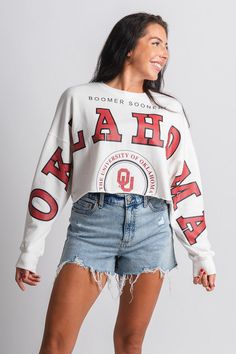 OU OKLA Phipps long sleeve crop sweatshirt white Osu Gameday Outfit, Cute Game, The University Of Oklahoma, Football Game Outfit, University Of Oklahoma, Cute Games, Sweatshirt White, Spirit Wear, Gameday Outfit