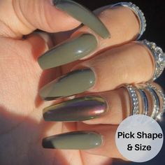 Nails And Rings, Dark Green Nails, Nails Trend, Nagellack Trends, Green Nail Designs, Green Nail, Fall Acrylic Nails, Fall Nail Art, Acrylic Nails Coffin