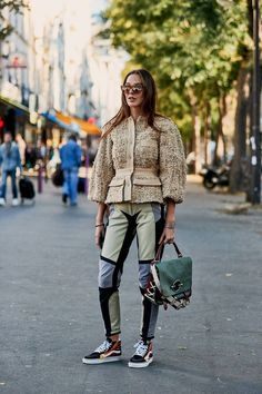 The Latest Street Style From Paris Fashion Week | Who What Wear UK Vans Women Outfit, Van High Tops Outfit, High Top Vans Outfit, Casual Outfit For Women, Vans Outfits, High Tops Outfit, Vans High Tops, How To Wear Vans, Vans High