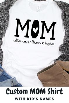 Super cute, unisex shirt with the word, "Mom" and kid's names below with adorable hearts. Great t-shirt for a Mom birthday gift, Mother's Day gift, baby shower gift, or a New Mom gift. #shirtformom #personalizedmomshirt #personalizedmomgift #momshirtwithnames #momshirtwithkidsnames #custommomshirt #babyshowergiftideas #newmomgiftideas #bestmomgift #mombirthdayshirt Shirts Cricut, Mom Of Boys Shirt, Mom Of Boys, Monogram Ideas, Shirt Sayings, Call My Mom, Mommy And Me Outfits, Boys Shirt, New Mom Gift