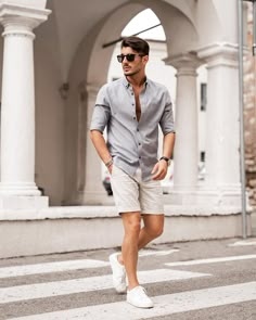 Chique Outfit, Mens Shorts Outfits, Mens Summer Outfits, Mens Casual Outfits Summer, Smart Casual Men, Mens Casual Dress Outfits, Gray Shirt, Smart Casual Outfit, Mens Fashion Casual Outfits