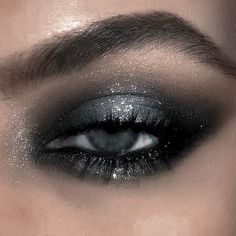 jenny humphrey aesthetic Dark Makeup Looks, Maquillage On Fleek, Punk Makeup, Swag Makeup, Ethereal Makeup, Dope Makeup, Edgy Makeup, Black Makeup, Dark Makeup