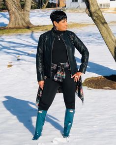 Leggings And Rain Boots Outfit, Leggings And Duck Boots Outfit, Thanksgiving Outfit 2023 Black Women, How To Style Duck Boots With Leggings, How To Style Flannel Shirt Black Women, Flannel And Rain Boots, Fall Looks For Black Women, Black Ankle-high Rain Boots For Winter