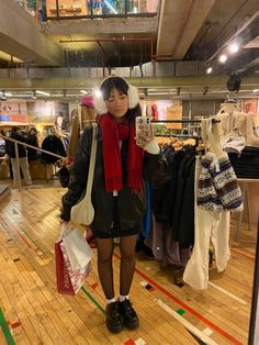 Winter Outfits Urban Outfitters, Urban Outfitters Winter Outfits, Ny Cold Weather Outfits, London Street Fashion Winter, Cold New York Outfit Aesthetic, New York Fall Aesthetic Outfit, Winter Outfits Scarf Cold Weather, Winter Outfit With Leather Jacket, Autumn Tights Outfit