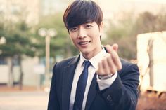 Park Hae Jin Threatens to Press Charges Against Those Who Discuss His Host Bar Rumor | Koogle TV Playful Kiss, Devon Aoki, Hallyu Star