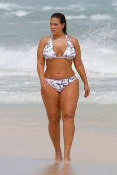 Ashley Graham Style, Beach Model, Photo Summer, Ashley Graham, Plus Size Models, Plus Size Swimwear, Photo Instagram, Bob Marley, The Beach