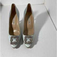 Manolo Blahnik Hangisi Light Gray Satin Pointed Toe Pump Heel Shoe. Crystal-Embellished Satin Pumps Head Meta Charset Lined And Soled In Leather, They're Topped With The Brand's Signature Glistening Buckle. Has Been Worn A Few Times. Marks And Scratches On The Exterior And Heels. Stuff On The Soles. Please Check Pictures. Sold As Is. Comes With The Original Box. Size: Eur 39 Us 9 Shoes Manolo Blahnik, Manolo Blahnik Hangisi, Manolo Blahnik Shoes, Satin Pumps, Manolo Blahnik, Pumps Heels, Light Gray, Shoes Women Heels, Original Box