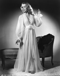 1940s fashion: beautiful evening or dressing gown, negligee. Anita Louise. Lingerie Latex, Pictures Of Women, Blithe Spirit, Hollywood Vintage, Glamour Vintage, Lingerie Vintage, Vintage Nightgown, Rita Hayworth, Actrices Hollywood